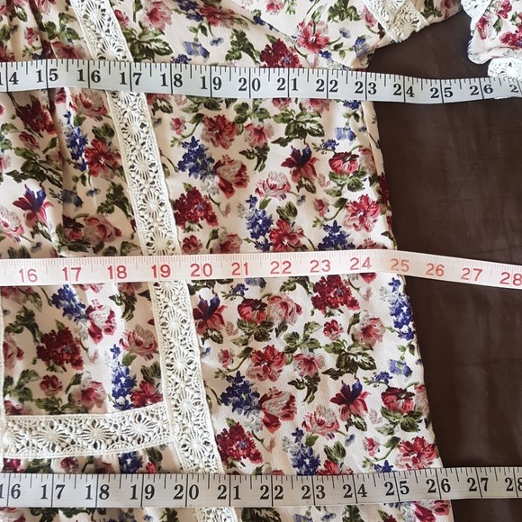 Blue Tassel Anthropologie Maylou Open Shoulder Blouse Floral Crochet Size Medium - Picture 9 of 16